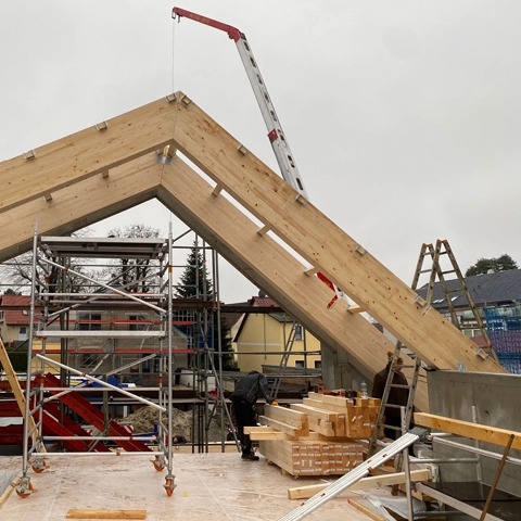 massiver Dachstuhl aus Leimholz
